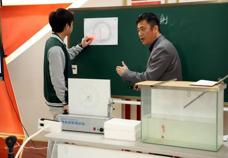 吴江区高中物理教研活动在汾湖高级中学举行